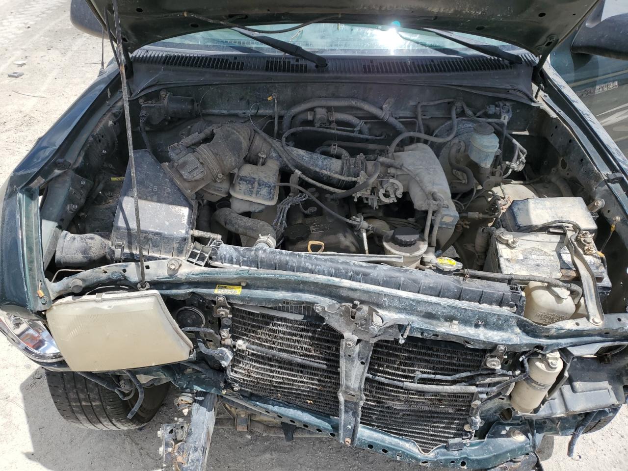 2000 Toyota Tacoma VIN: 5TENL42N7YZ705872 Lot: 65548145