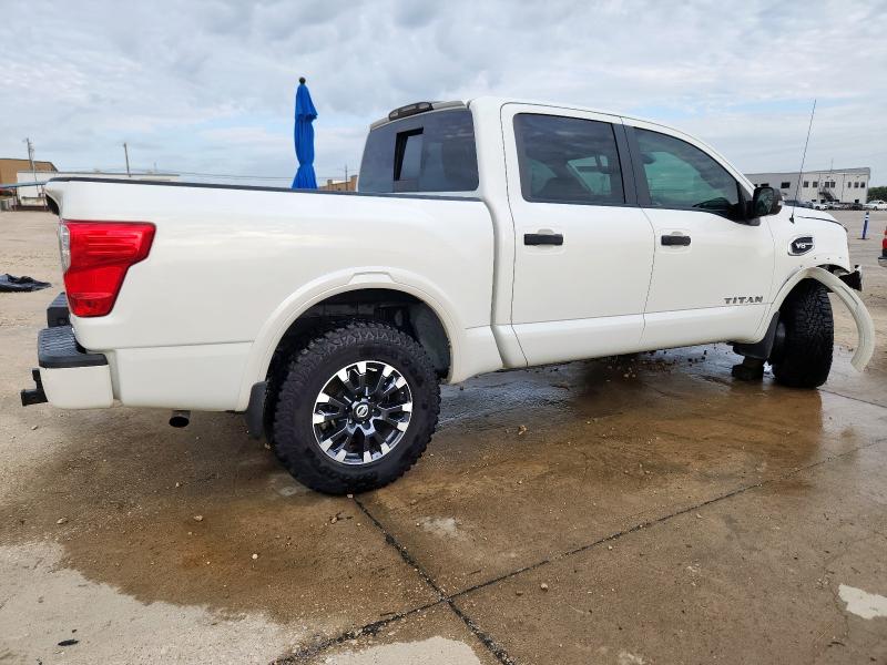  NISSAN TITAN 2017 Белы