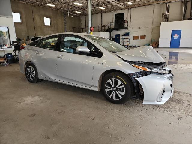  TOYOTA PRIUS 2017 Серебристый