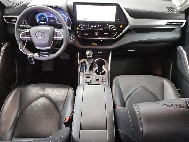  TOYOTA HIGHLANDER 2023 Серебристый