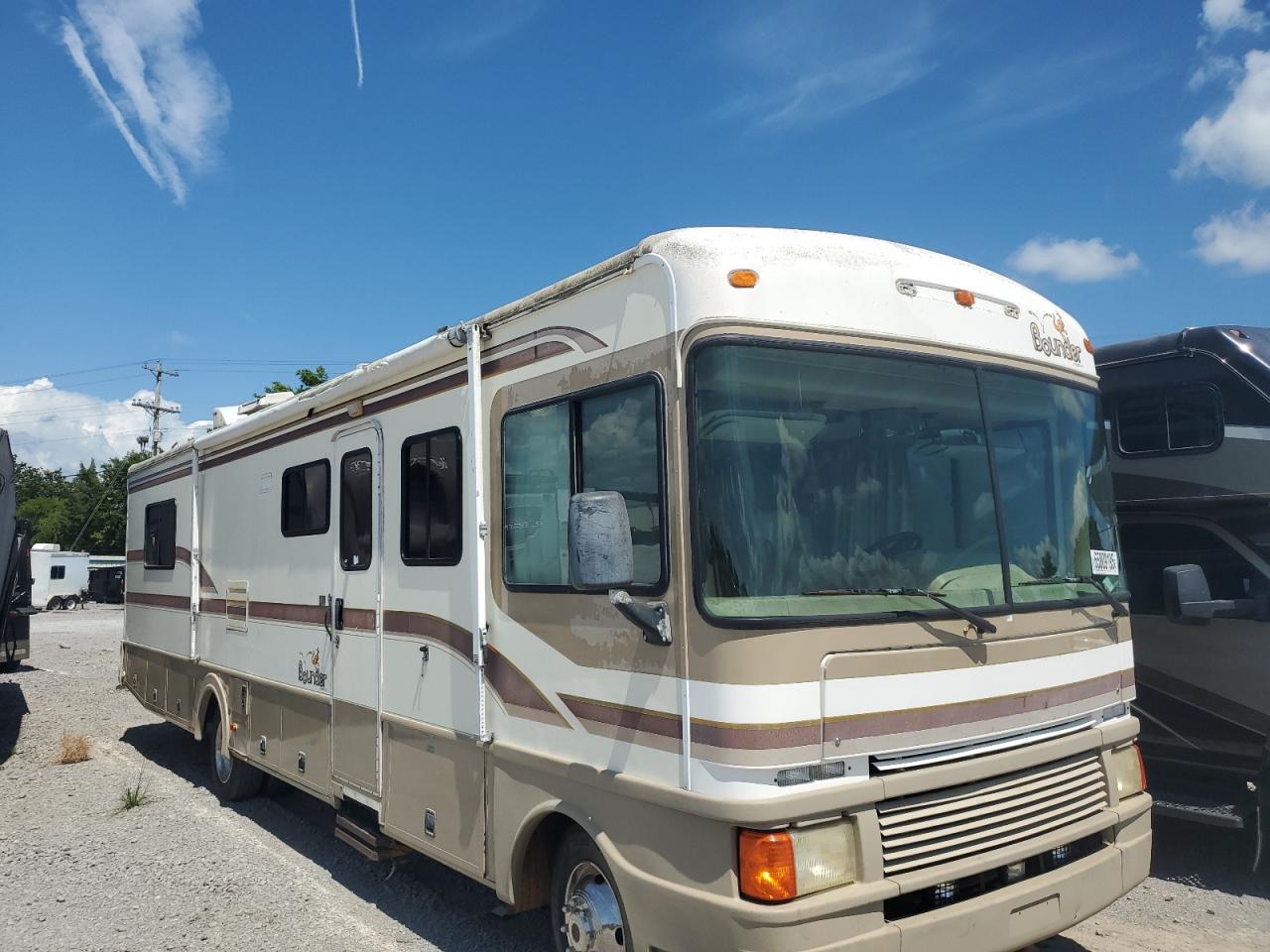 1999 Ford Fleetwood - Rvs Rv VIN: 3FCNF53S1XJA03528 Lot: 65809195