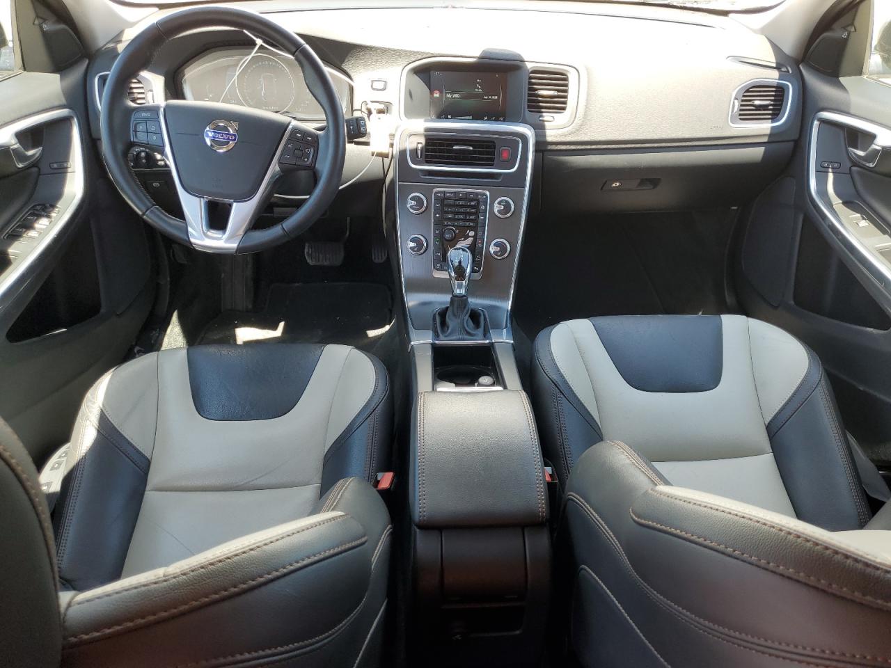 2016 Volvo V60 Cross Country Premier VIN: YV4612HK7G1015735 Lot: 65394455