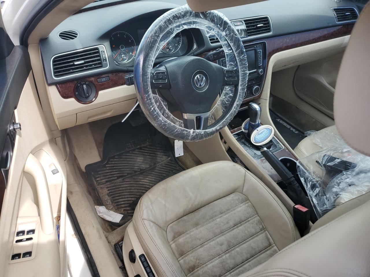 2013 Volkswagen Passat Sel VIN: 1VWCH7A37DC082544 Lot: 64787145