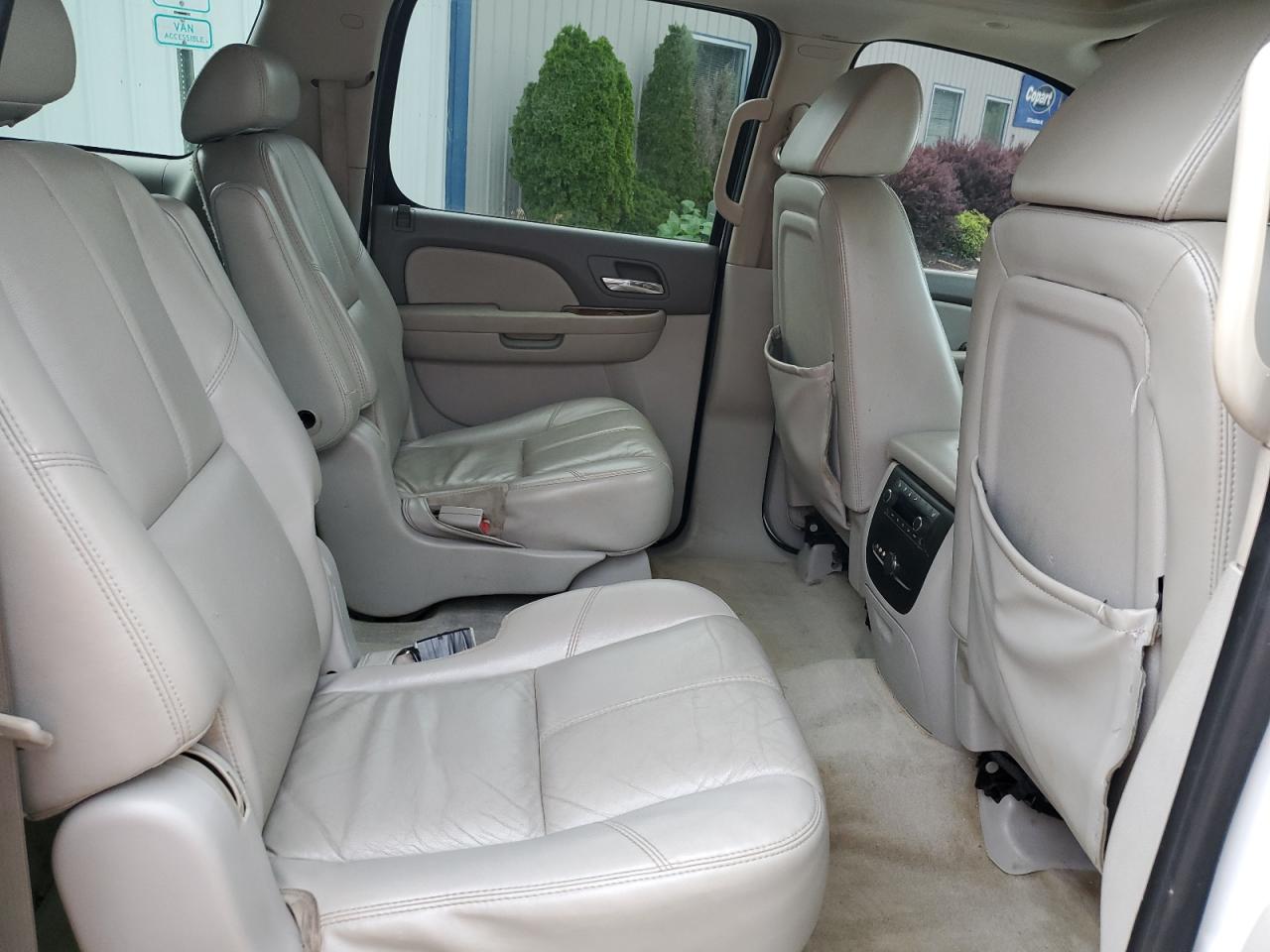 2007 Chevrolet Suburban K1500 VIN: 1GNFK16327R387871 Lot: 62581985