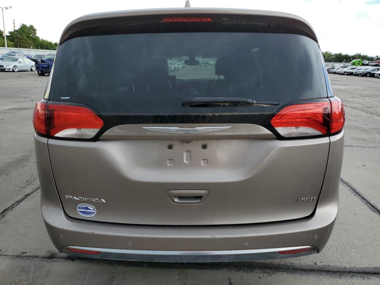 2017 Chrysler Pacifica Touring L VIN: 2C4RC1BG1HR576017 Lot: 63383315