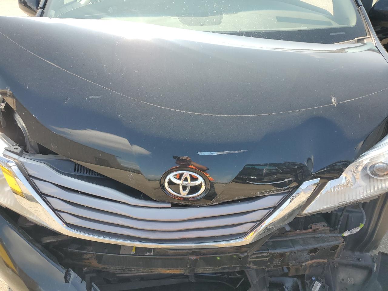 2017 Toyota Sienna Xle VIN: 5TDYZ3DC9HS818253 Lot: 64374435