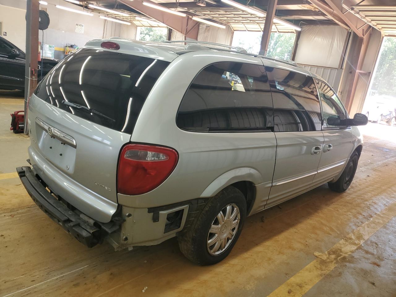 2004 Chrysler Town & Country Limited 2C8GP64L04R522459 photo #4