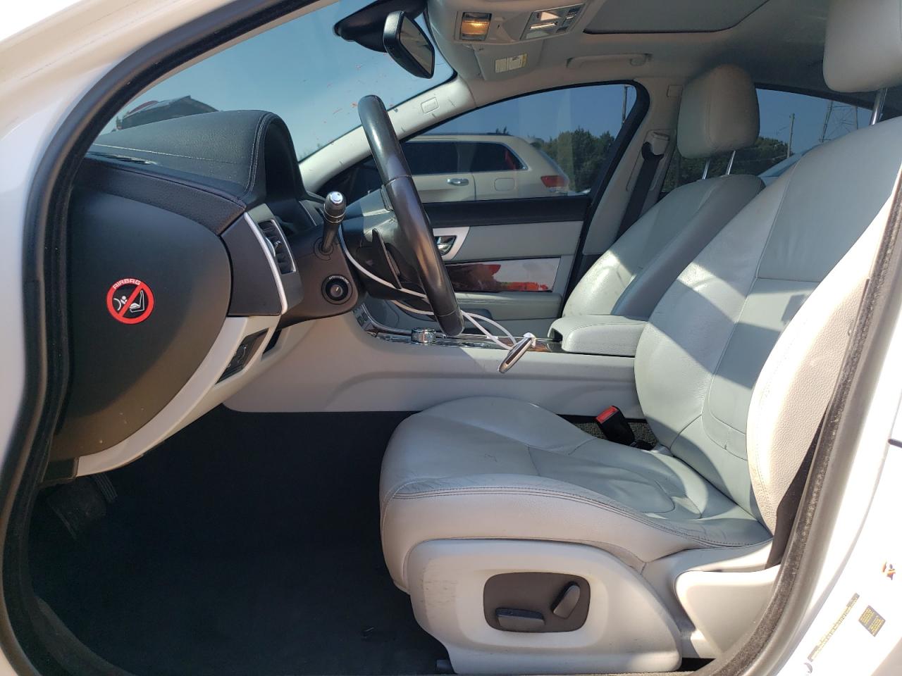 2015 Jaguar Xf 2.0T Premium VIN: SAJWA0FS3FPU76910 Lot: 63750105