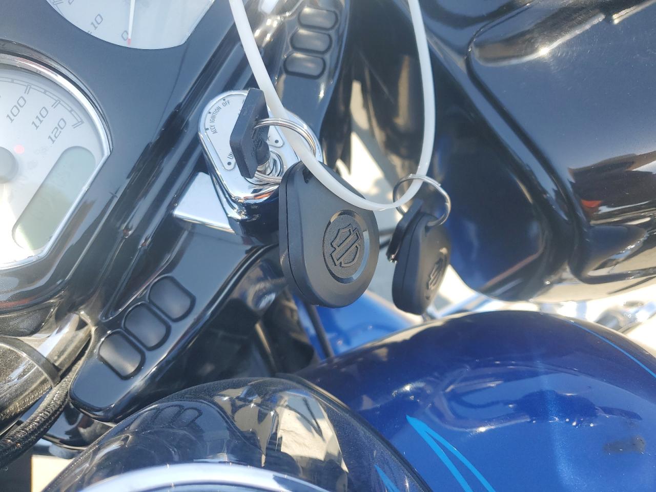 2015 Harley-Davidson Fltrxs Road Glide Special VIN: 1HD1KTM33FB627033 Lot: 64378535