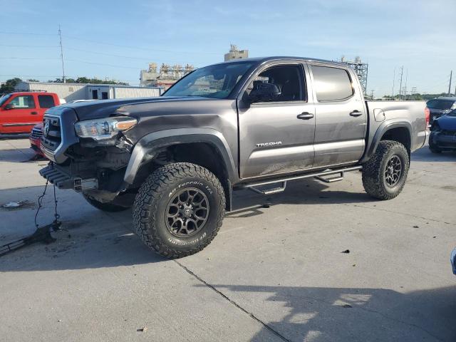 Pickups TOYOTA TACOMA 2017 Szary