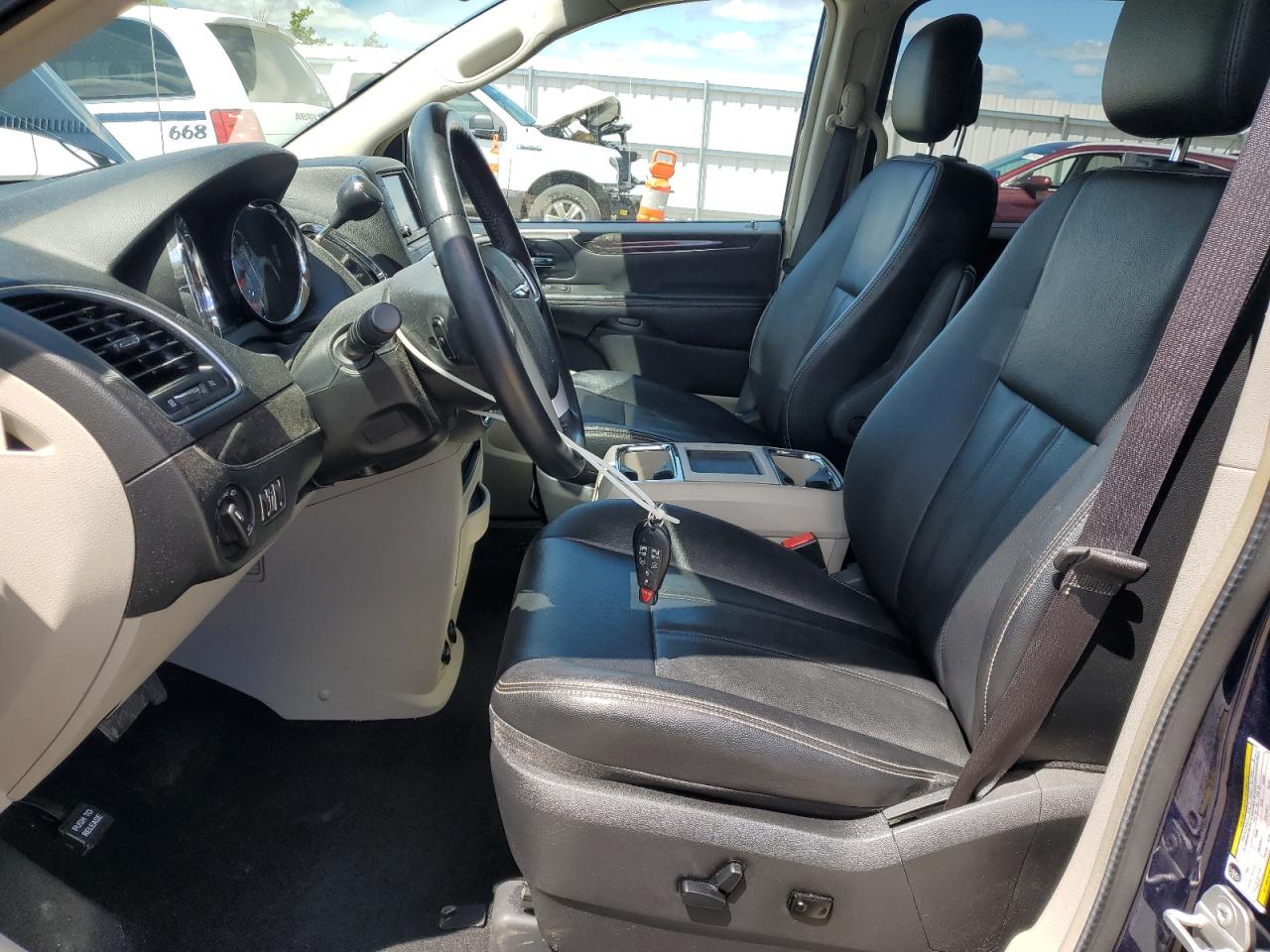 2016 Chrysler Town & Country Touring VIN: 2C4RC1BG3GR129218 Lot: 65221195