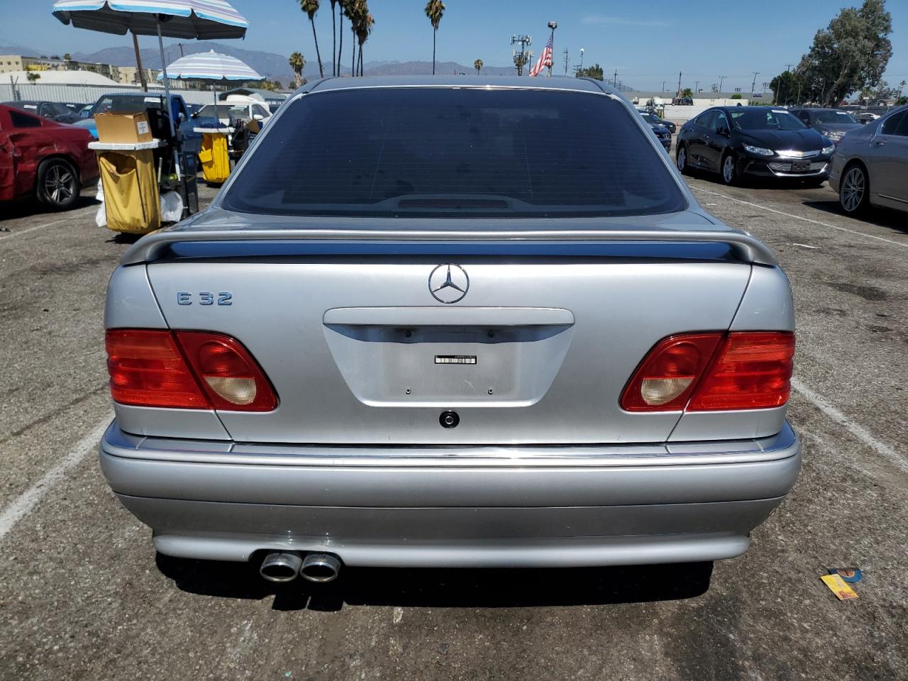1999 Mercedes-Benz E 320 VIN: WDBJF65HXXA796327 Lot: 64125305