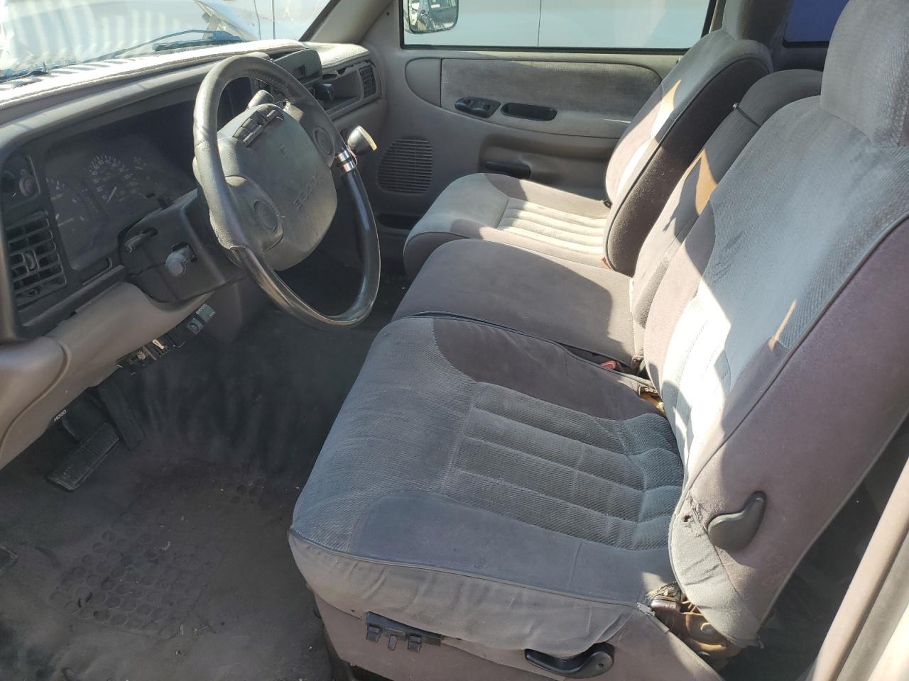 1995 Dodge Ram 2500 VIN: 3B7KC23W0SM135748 Lot: 63104715