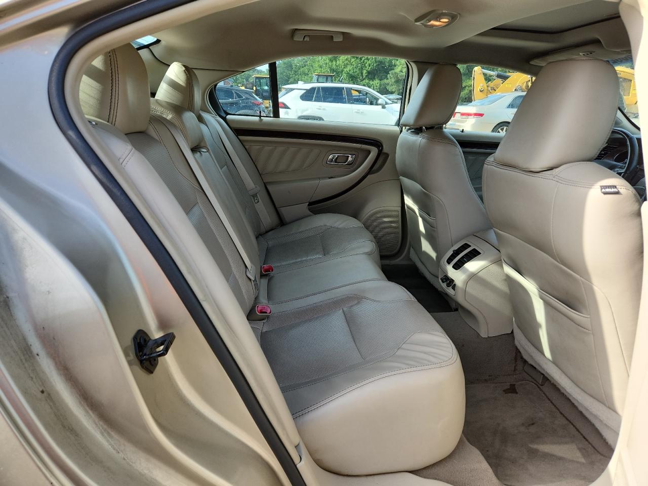 2010 Ford Taurus Limited VIN: 1FAHP2FW7AG138753 Lot: 64880025
