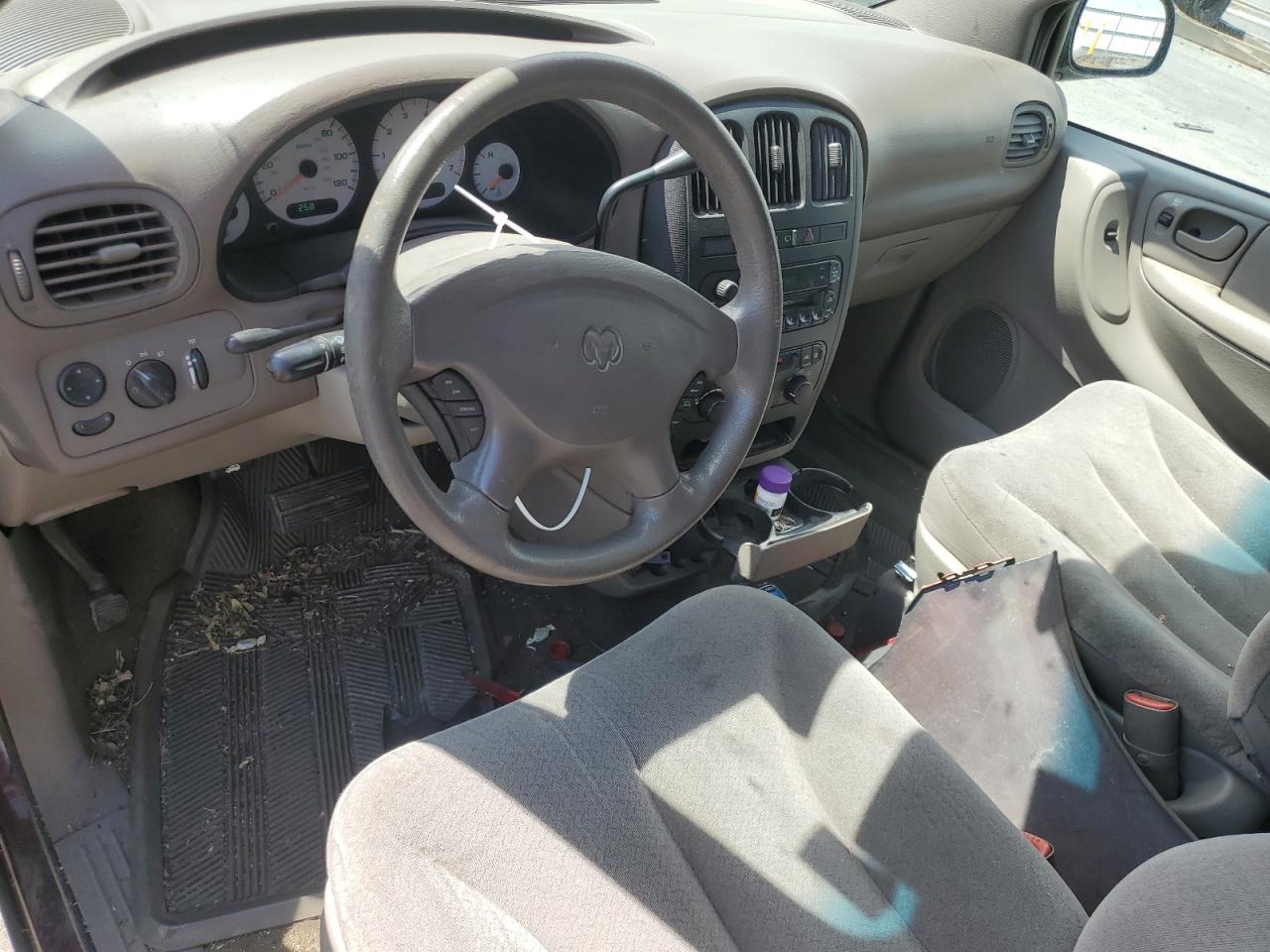 2002 Dodge Grand Caravan Sport VIN: 2B4GP44RX2R702343 Lot: 63448095