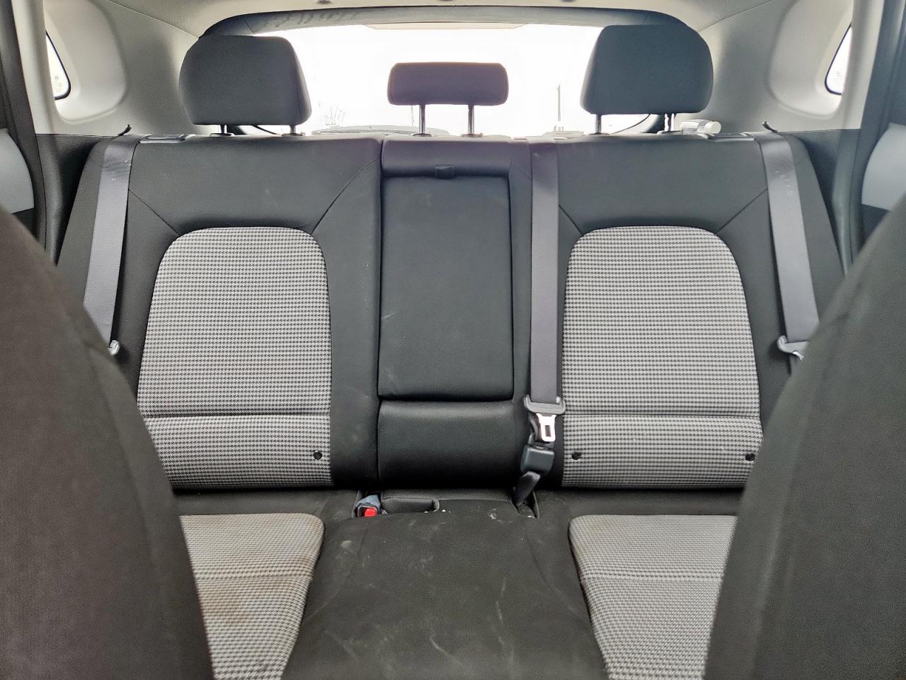 2021 Hyundai Kona Se VIN: KM8K12AA6MU641933 Lot: 63112335