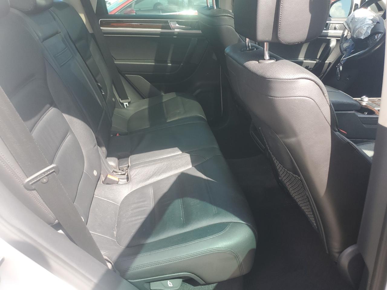 2016 Volkswagen Touareg Tdi VIN: WVGEP9BP9GD000917 Lot: 64107115