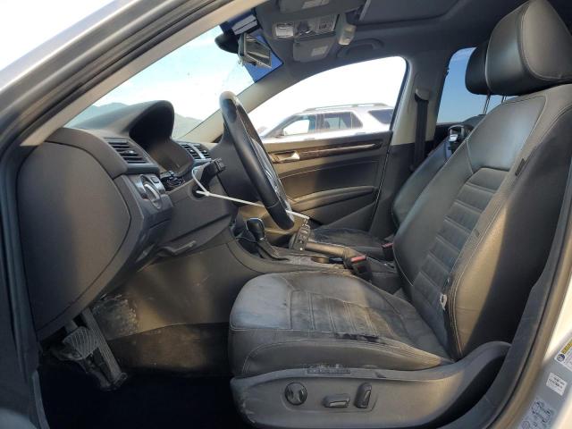 Sedans VOLKSWAGEN PASSAT 2014 Srebrny