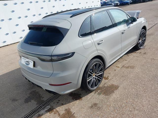 2022 PORSCHE CAYENNE V8
