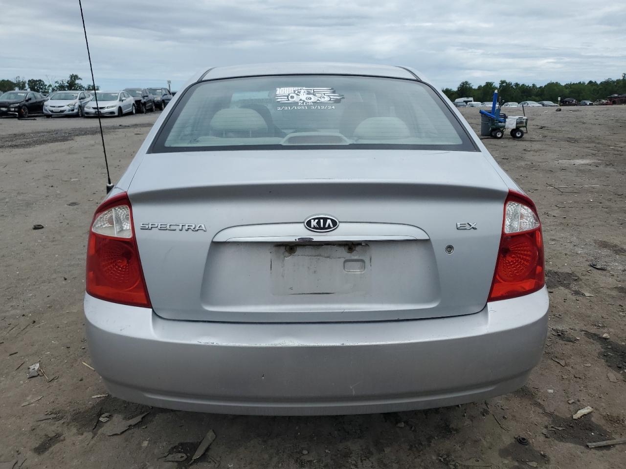 2005 Kia Spectra Lx VIN: KNAFE121555100500 Lot: 62405245