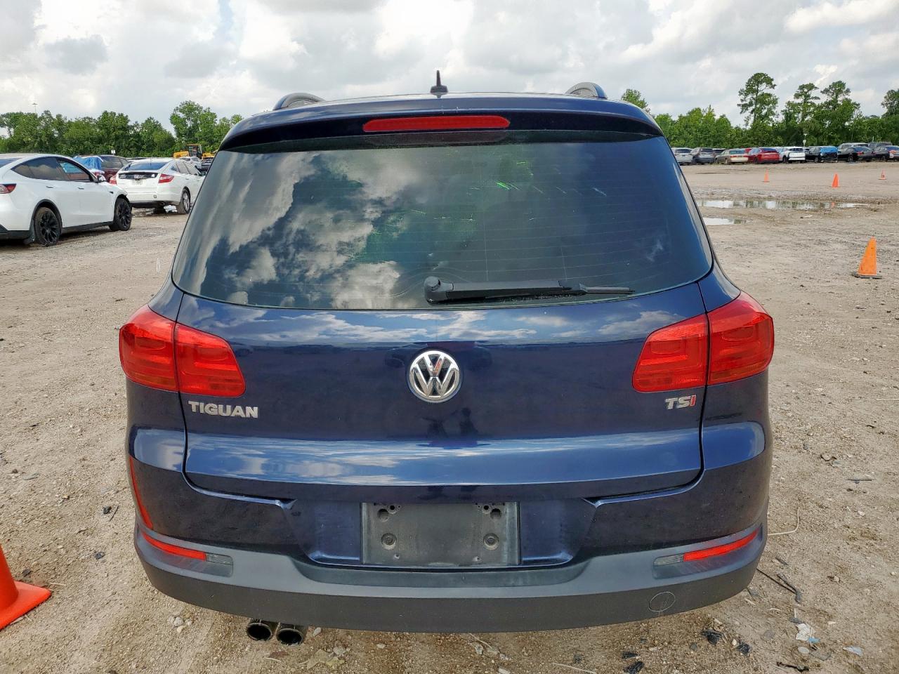 2016 Volkswagen Tiguan S VIN: WVGAV7AX6GW582649 Lot: 64467015