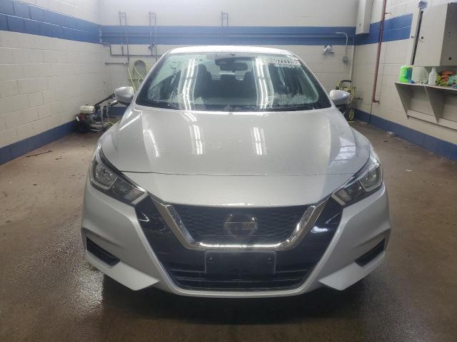  NISSAN VERSA 2020 Silver