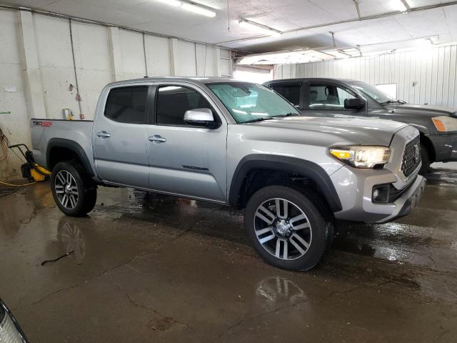  TOYOTA TACOMA 2018 Srebrny