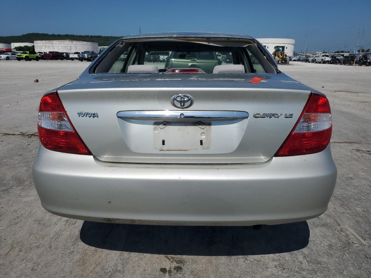 2004 Toyota Camry Le VIN: JTDBE32K140268877 Lot: 61233585