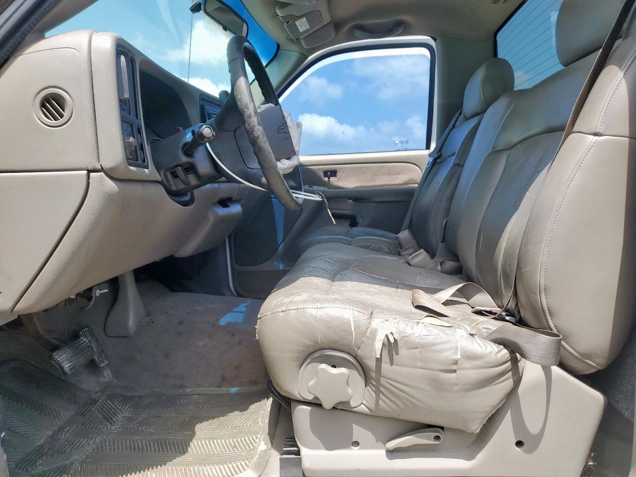2000 Chevrolet Silverado C1500 VIN: 1GCEC14T5YZ223939 Lot: 65275715