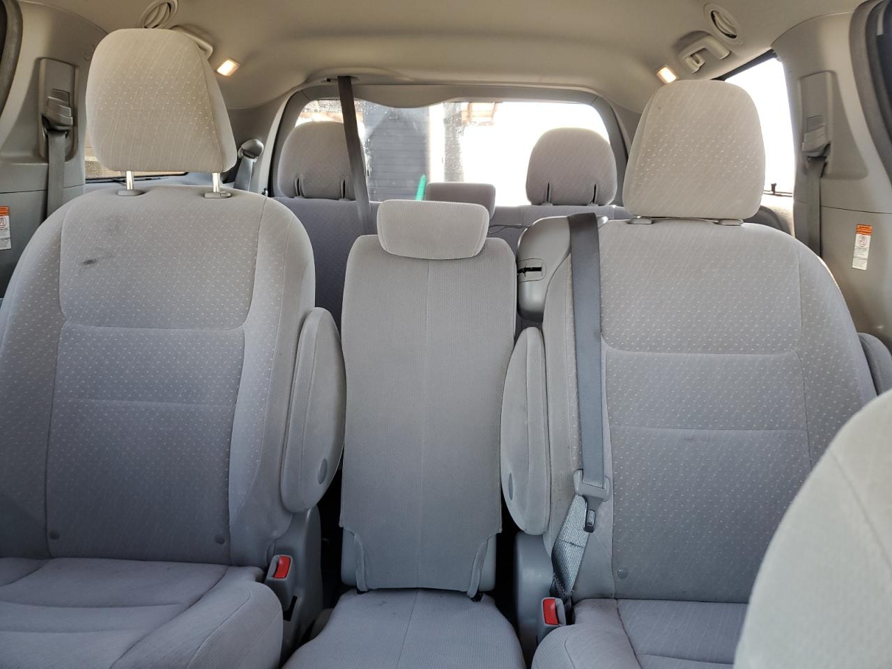 2018 Toyota Sienna Le VIN: 5TDKZ3DC0JS914977 Lot: 63220715