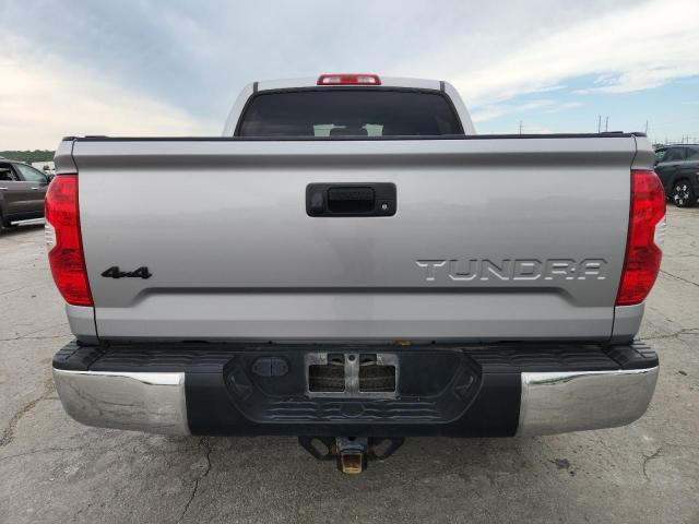 TOYOTA TUNDRA 2018 Srebrny