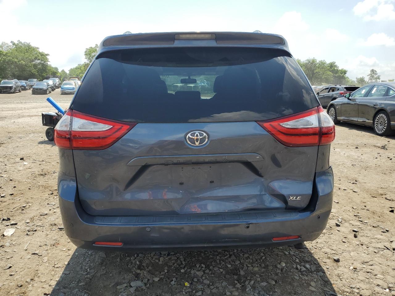 2015 Toyota Sienna Xle VIN: 5TDYK3DCXFS685715 Lot: 64407565