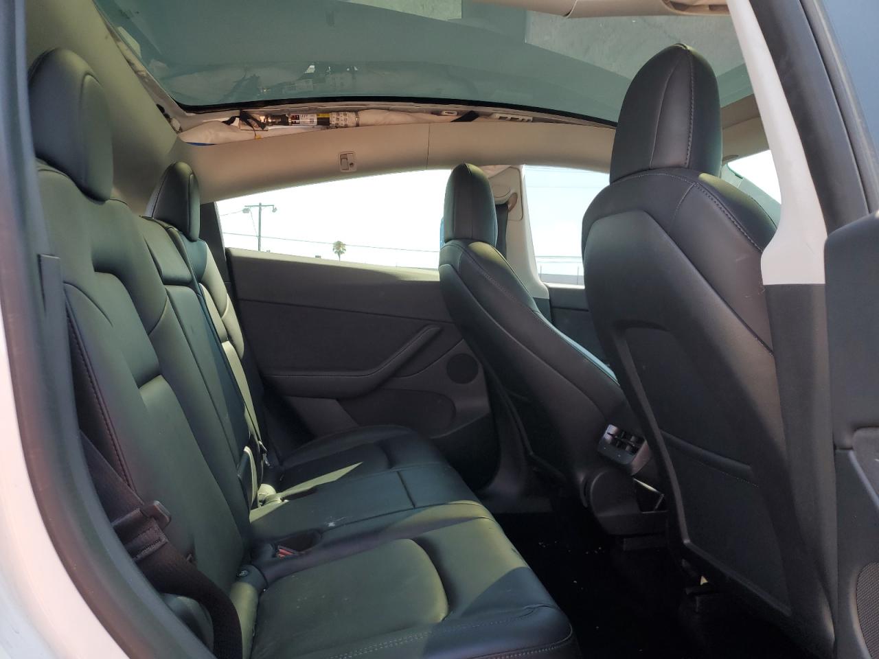2022 Tesla Model Y VIN: 7SAYGDEE0NF354347 Lot: 64812025