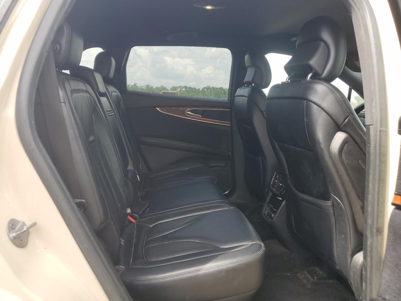 2lmpj6kr8jbl38420 2LMPJ6KR8JBL38420 2018 Lincoln Mkx Select