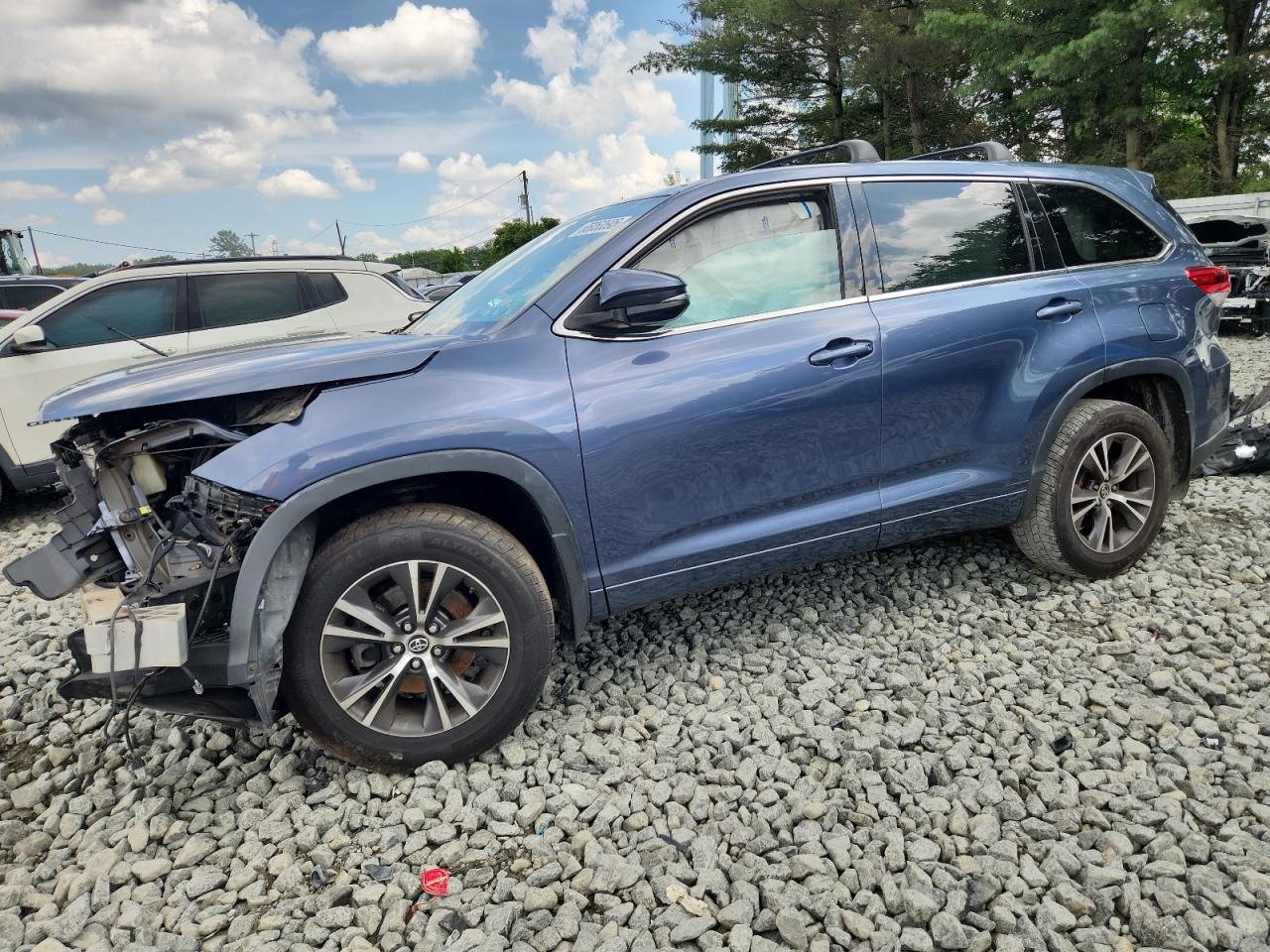 2017 Toyota Highlander Le VIN: 5TDBZRFH1HS366896 Lot: 65053595