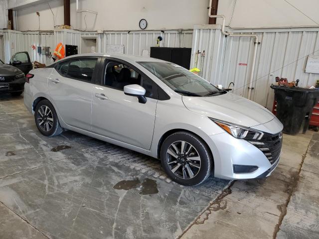  NISSAN VERSA 2024 Silver