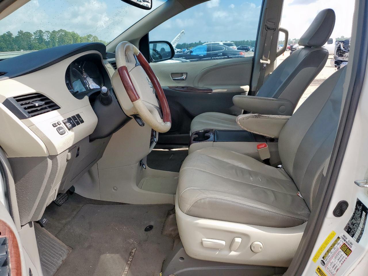 2013 Toyota Sienna Xle VIN: 5TDYK3DC8DS345377 Lot: 63834605
