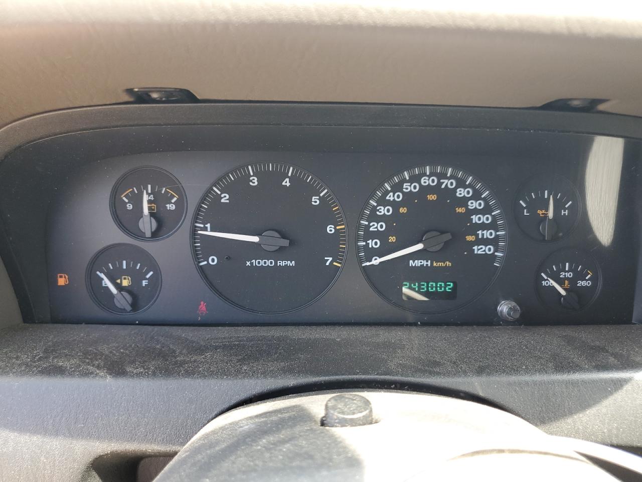 2004 Jeep Grand Cherokee Laredo VIN: 1J8GW48NX4C379140 Lot: 65070305