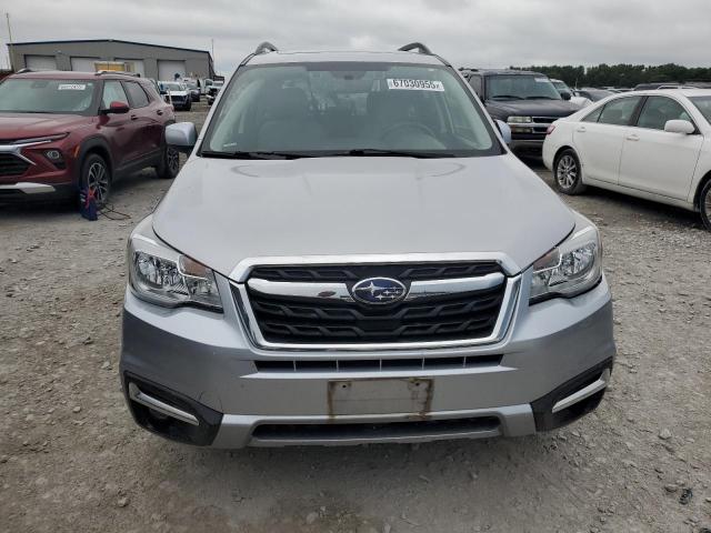  SUBARU FORESTER 2018 Srebrny