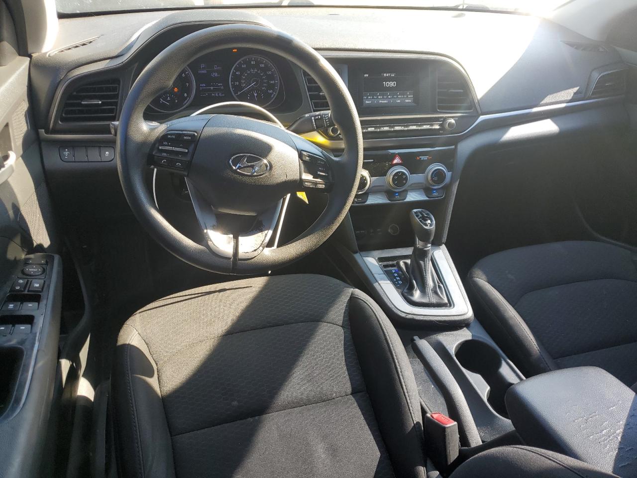 2019 Hyundai Elantra Se VIN: 5NPD74LF5KH481843 Lot: 62963555