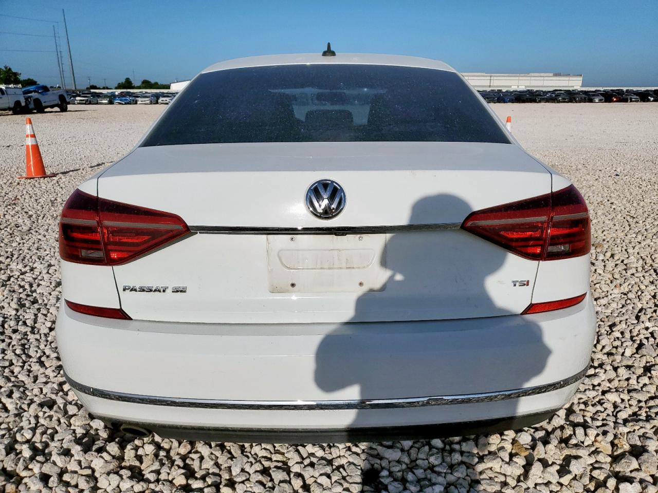 2018 Volkswagen Passat Se VIN: 1VWBA7A33JC009036 Lot: 66404495