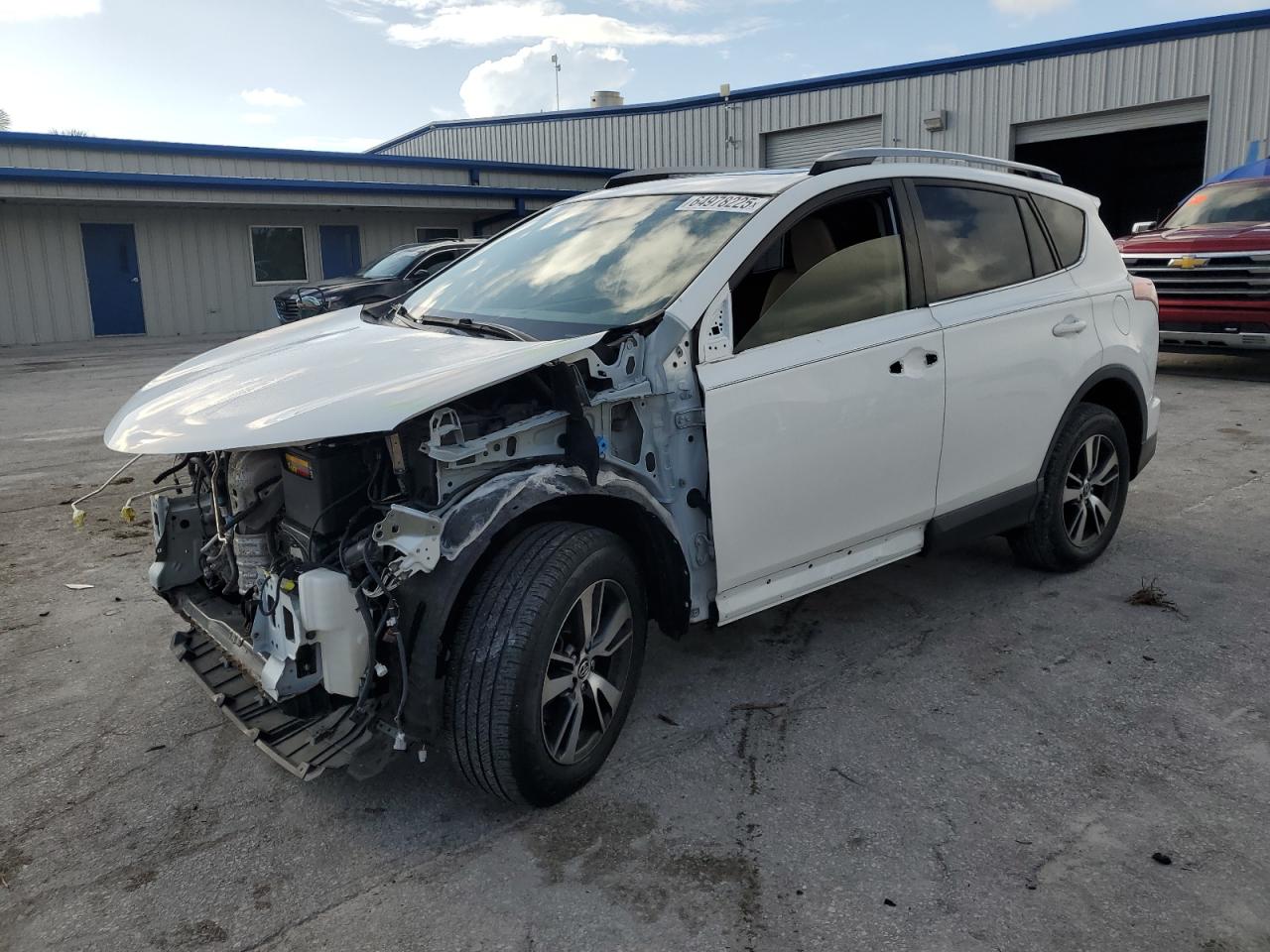 2017 Toyota Rav4 Xle VIN: JTMWFREV6HD096318 Lot: 64978225