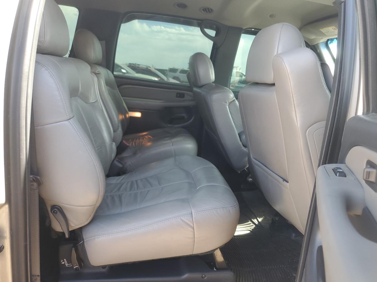 2001 Chevrolet Suburban K2500 VIN: 3GNGK26G91G232075 Lot: 64285465