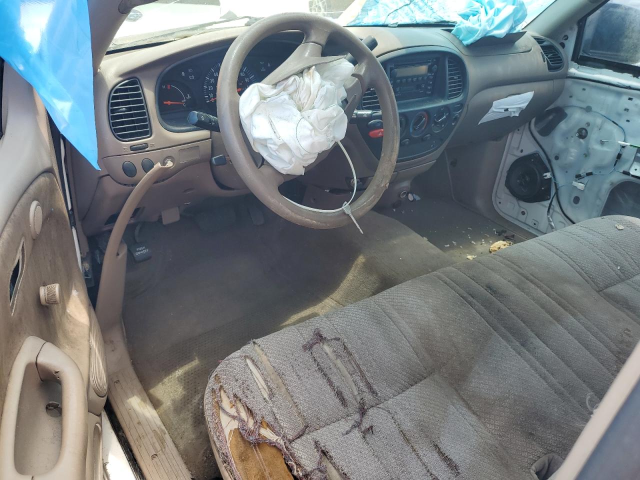 5TBJN3215YS068325 2000 Toyota Tundra