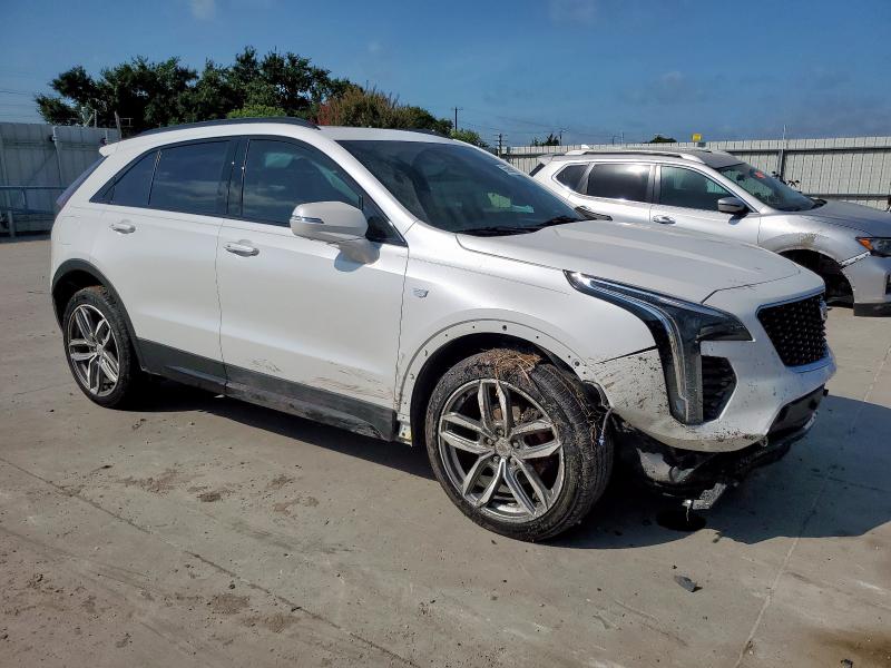  CADILLAC XT4 2021 Белы