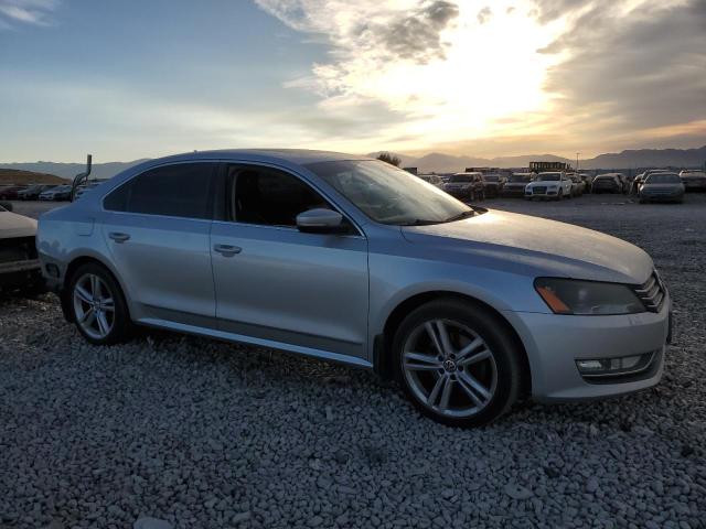 Sedans VOLKSWAGEN PASSAT 2014 Silver