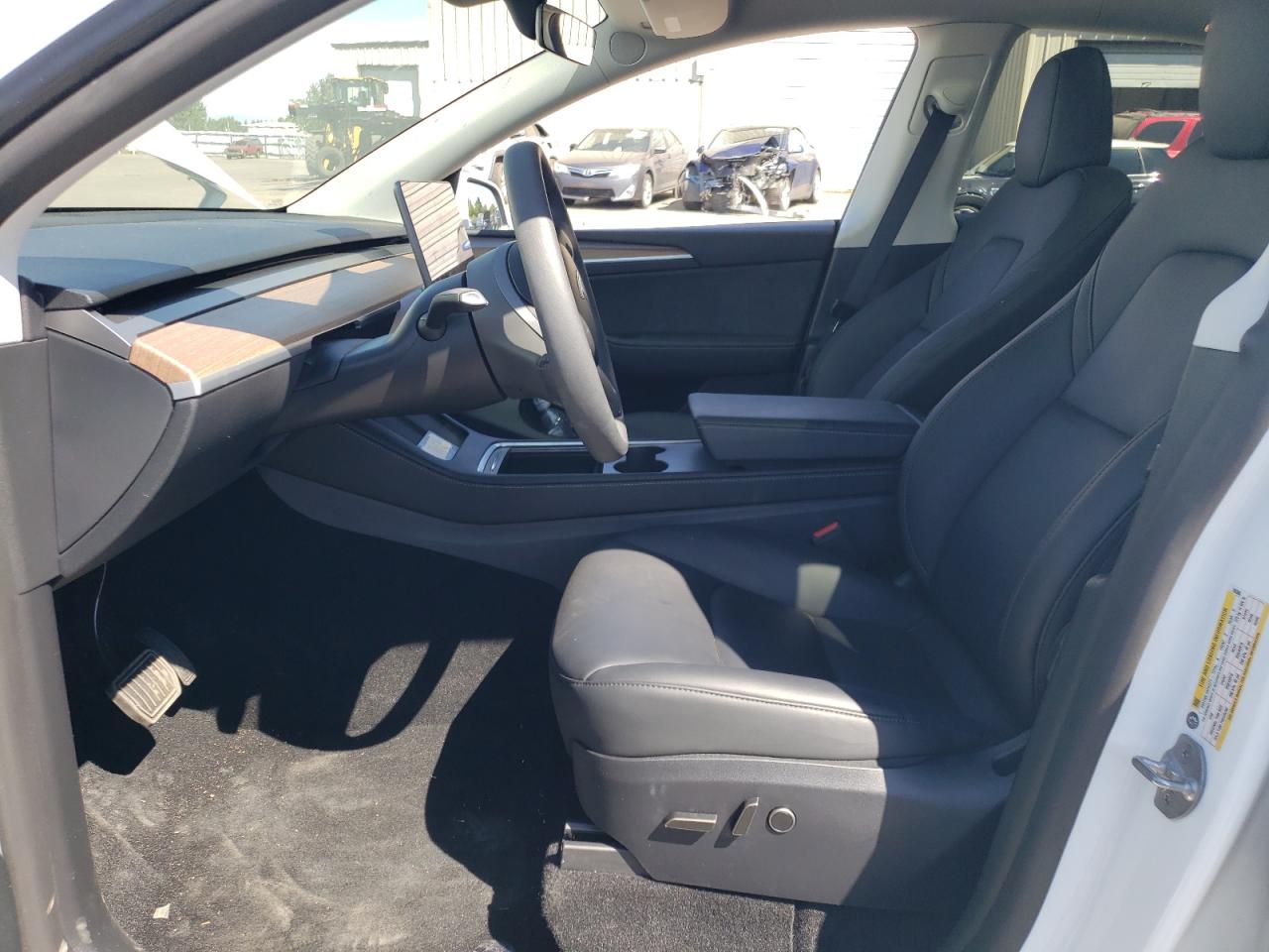 2025 Tesla Model Y VIN: 7SAYGDEE1SF286586 Lot: 62850215