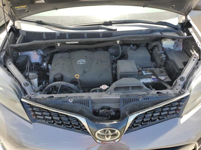 2020 TOYOTA SIENNA SE  