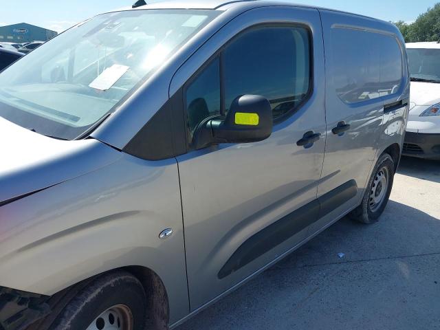 2022 VAUXHALL COMBO-E 23
