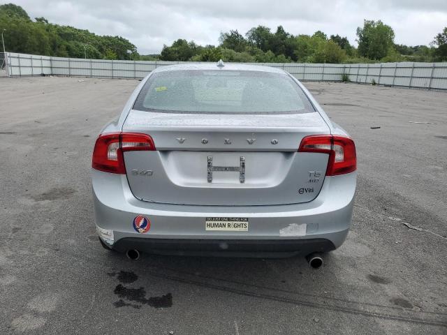 Sedans VOLVO S60 2013 Srebrny